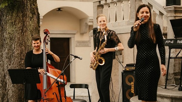 Lounge night: live jazz trio @ Grad Štanjel
