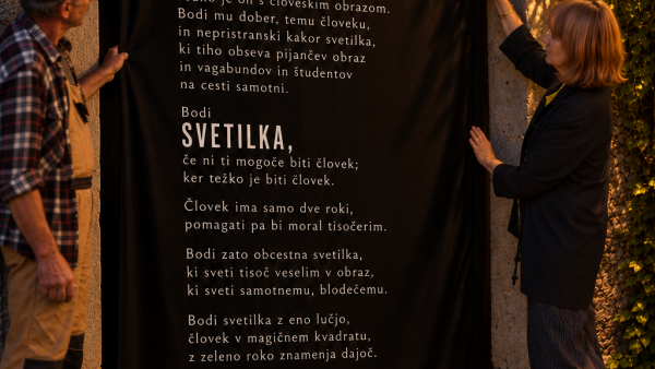 Prostorska intervencija 'Svetilka ob cesti'