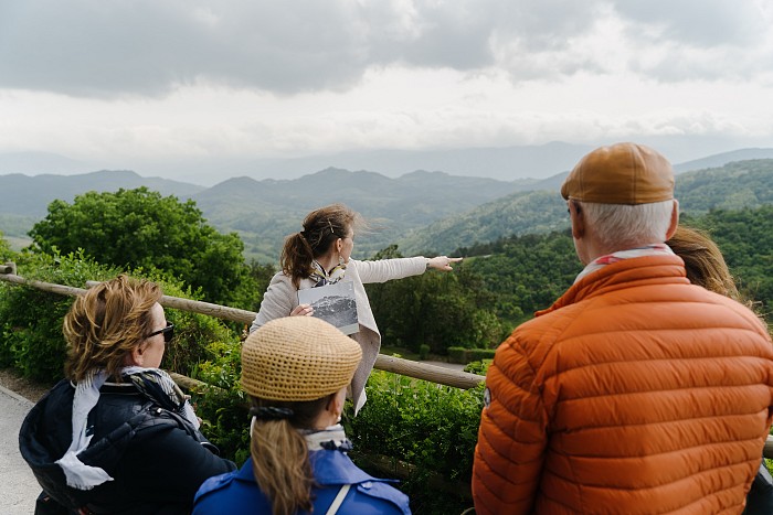 Voden ogled ob mednarodnem dnevu turističnih vodnikov: Ferrarijev vrt - družinski portret