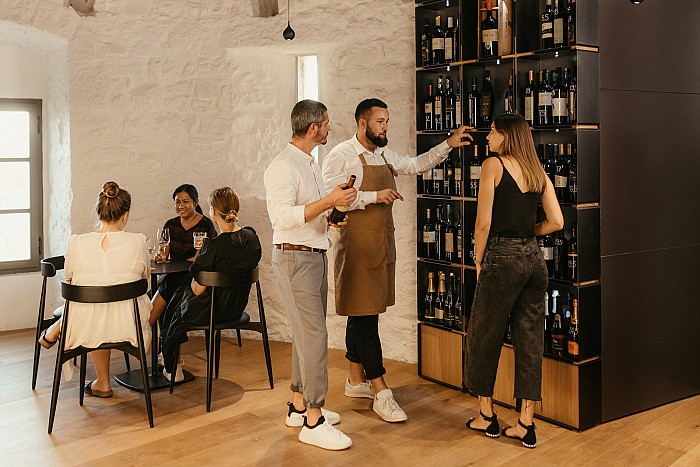 Nedeljski popoldnevi s kraškimi vinarji v Vinoteki Grad Štanjel