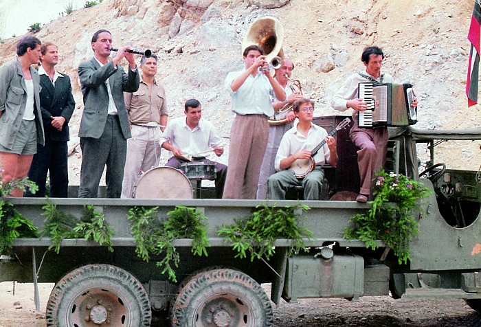 LETNI KINO ŠTANJEL - Projekcija filma RDEČI BOOGIE