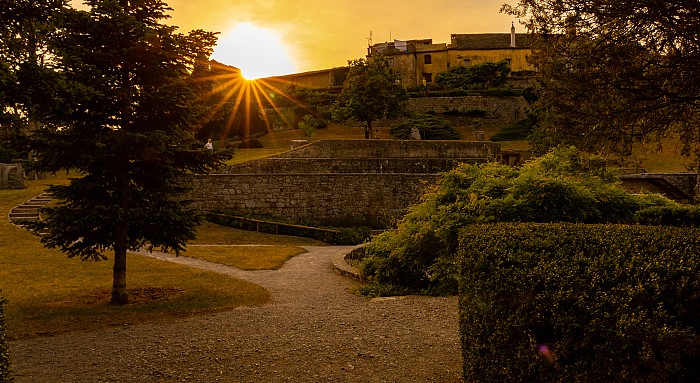 Joga in gong v Ferrarijevem vrtu