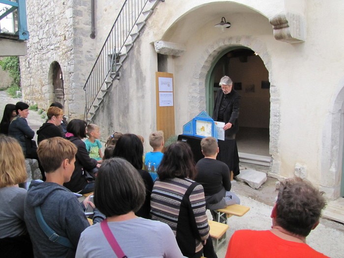 Pripovedi iz kraške hiše - kamišibaj za otroke