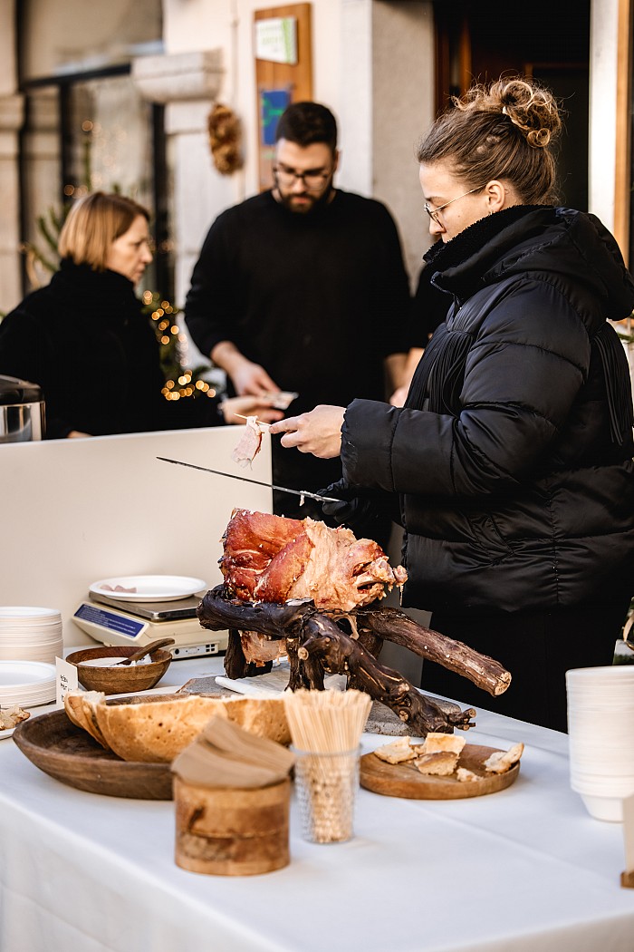 Prazničen Štanjel, praznična tržnica & balončki na gradu Štanjel za najmlajše in odrasle