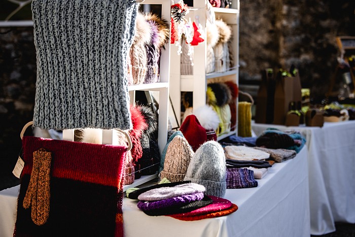 Prazničen Štanjel, praznična tržnica & balončki na gradu Štanjel za najmlajše in odrasle