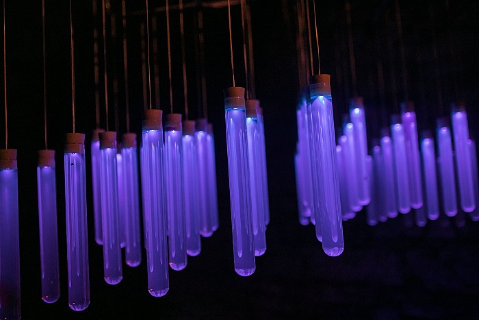 Umetniška svetlobna instalacija WAVE