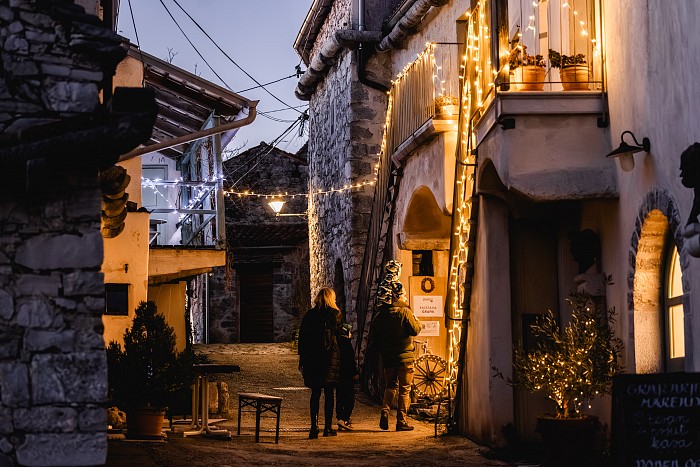 PRAZNIČNI ŠTANJEL IN RAZSTAVA JASLIC