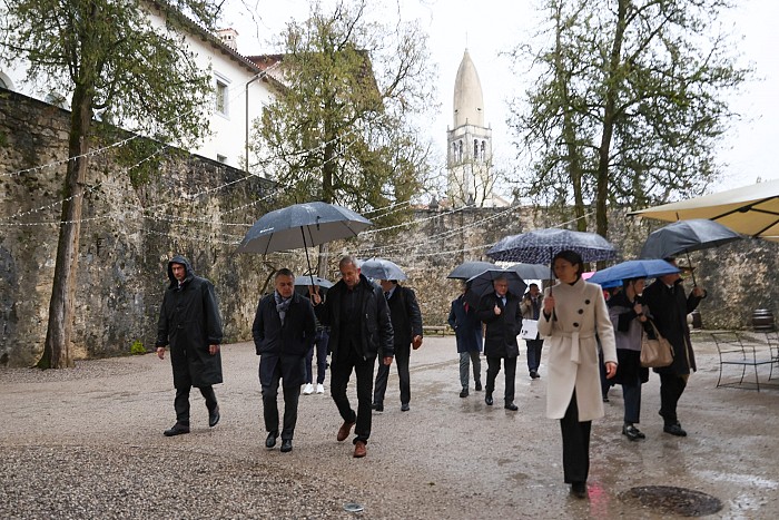 »Glasba jezikov« na Gradu Štanjel in obisk zveznega svetnika Ignazia Cassisa