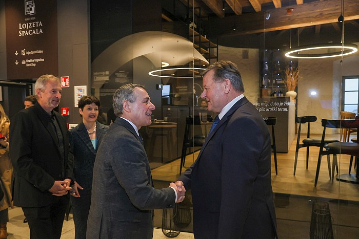 »Glasba jezikov« na Gradu Štanjel in obisk zveznega svetnika Ignazia Cassisa